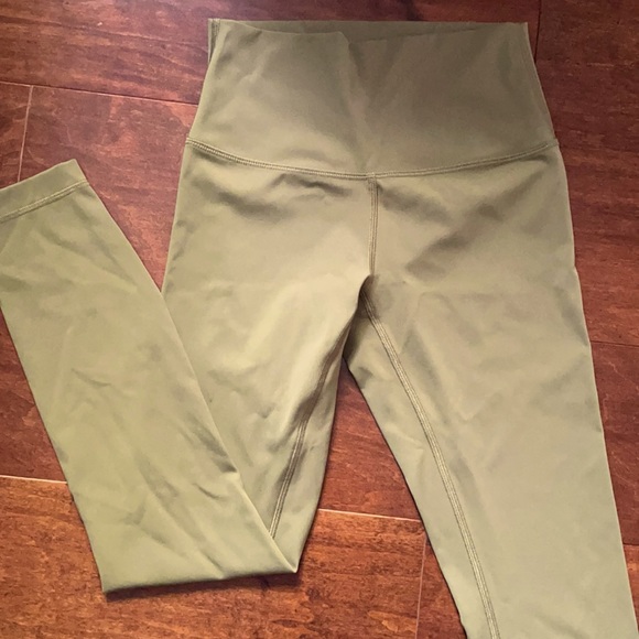 Green Lululemon Leggings! - Picture 1 of 2